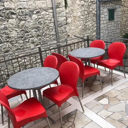 Center With Terrace