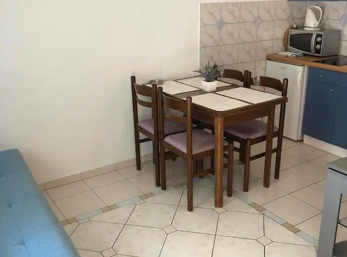 Center With Terrace شقة *