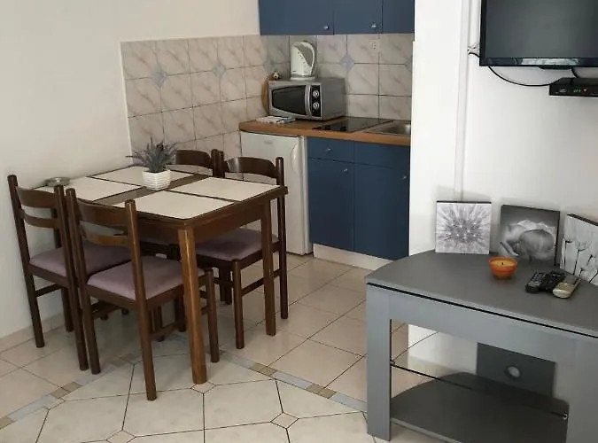 Center With Terrace شقة