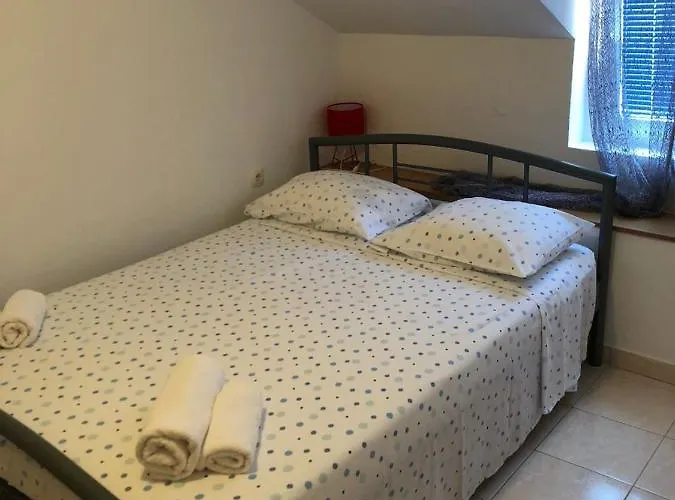 Center With Terrace شقة *
